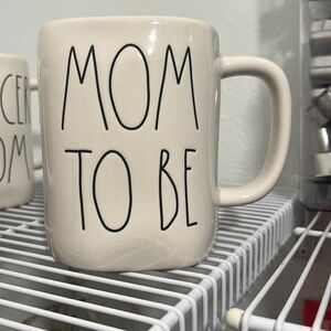 “Mom to be” rae dunn mug